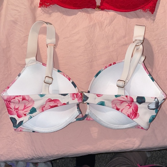 32D Victoria Secret Bombshell bra’s. - Picture 5 of 8